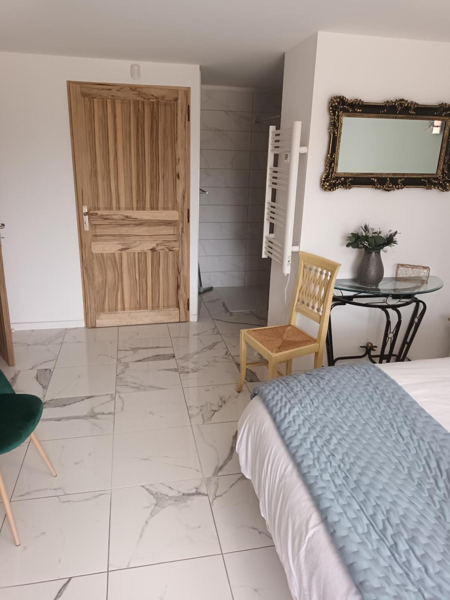 Bed and Breakfast Bastide Des Martelieres Salon-de-Provence Zimmer foto